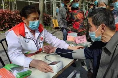 中醫問診、康復推拿……寶山這個街道持續開展健康咨詢志愿服務活動